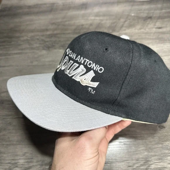 VTG 1990s San Antonio Spurs Sports Specialties Script Wool Two Tone Snapback Hat